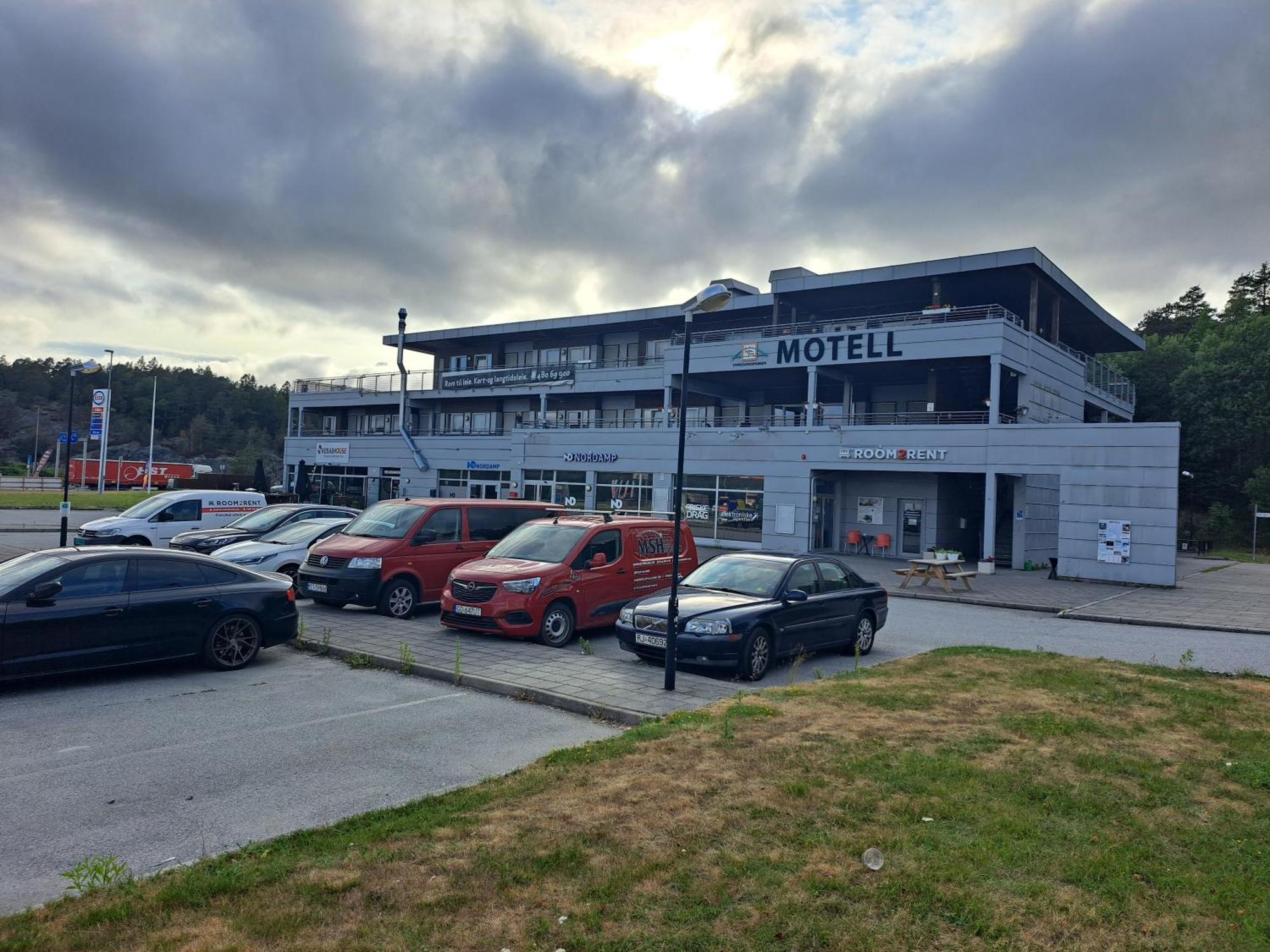 Motell Svinesundparken Halden Exterior photo